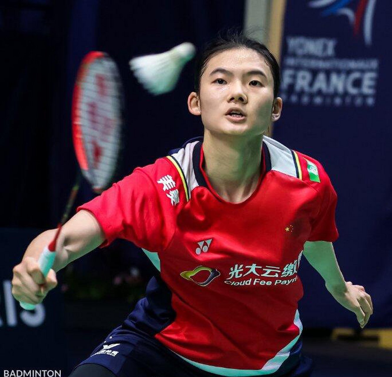 对于效力于 对于效力于