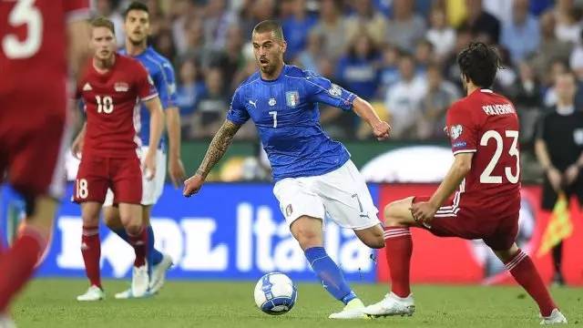 但他的表现 但他的表现